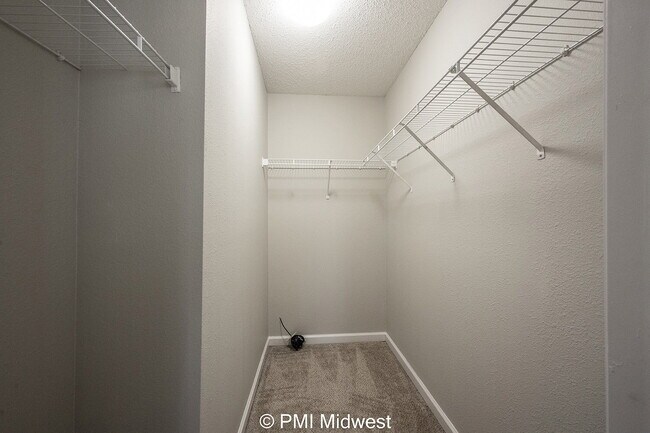 Building Photo - "Charming 3-Bedroom Home with 2 Full Baths...