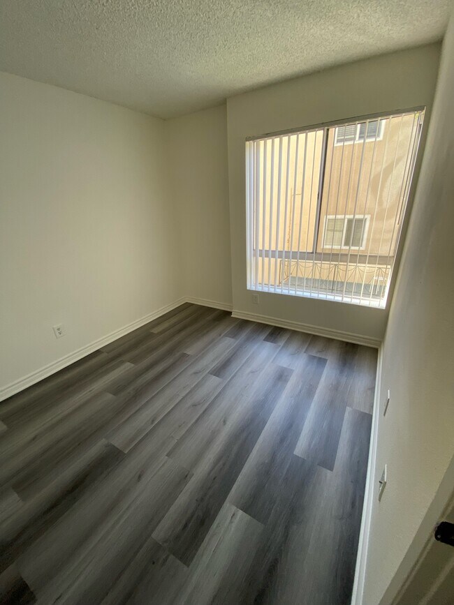 Building Photo - 1632 N Formosa Ave