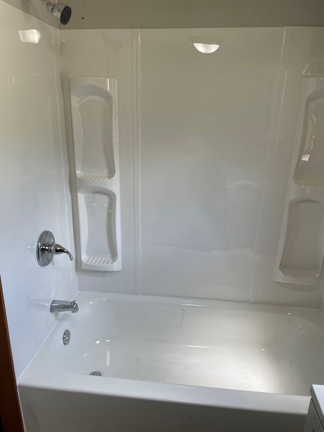 Building Photo - 2 bed, 1 bath mobile home in Lexington! $7...