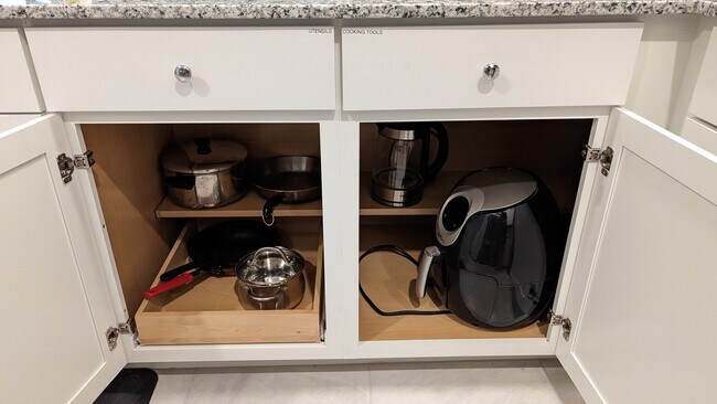 Cooking Appliances - 2605 Ercolano St