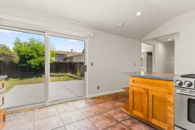 Building Photo - 867 Via Mariposa
