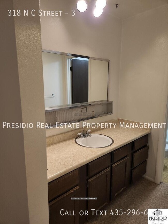 Building Photo - 318 N Center St