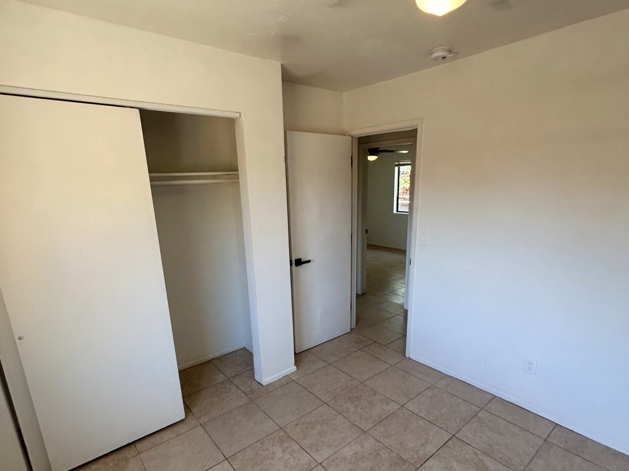 Building Photo - 815 E Lester St