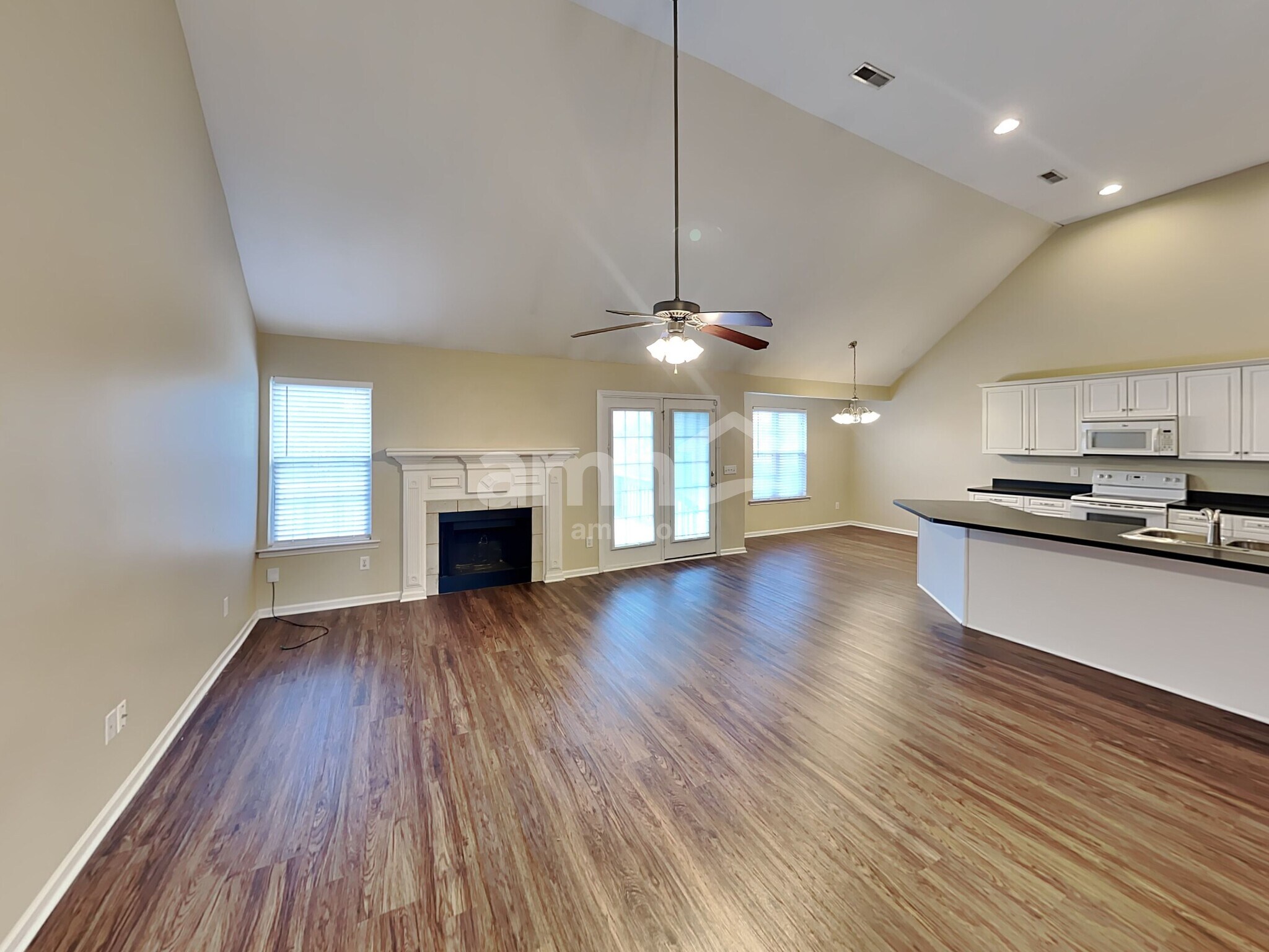 Building Photo - 1005 Matheus Dr