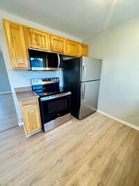 Building Photo - 2Bedroom 1Bath Large Back yard Newly remod...