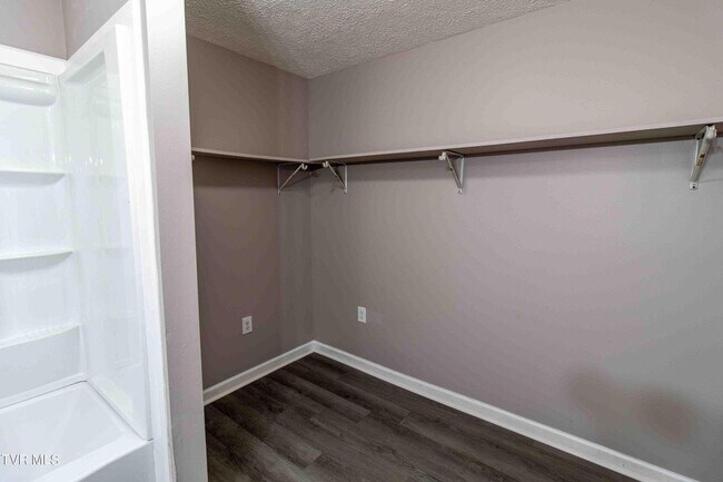 Building Photo - 1129 Cherry St