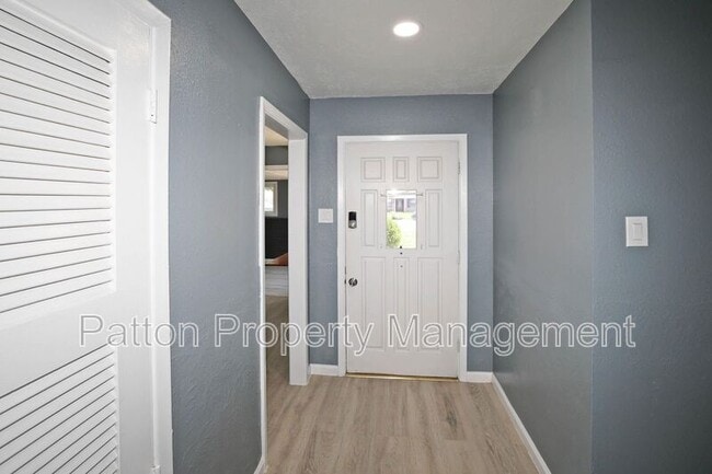 Building Photo - 3304 Janet Dr