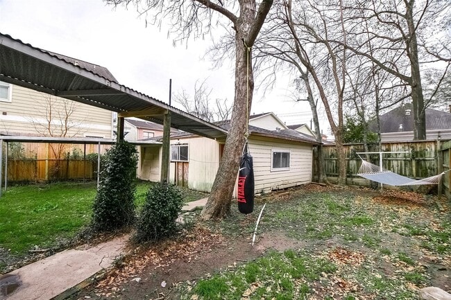 Building Photo - 5221 Darling St