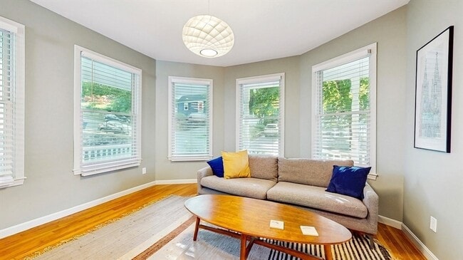 Building Photo - 14 Chestnut St