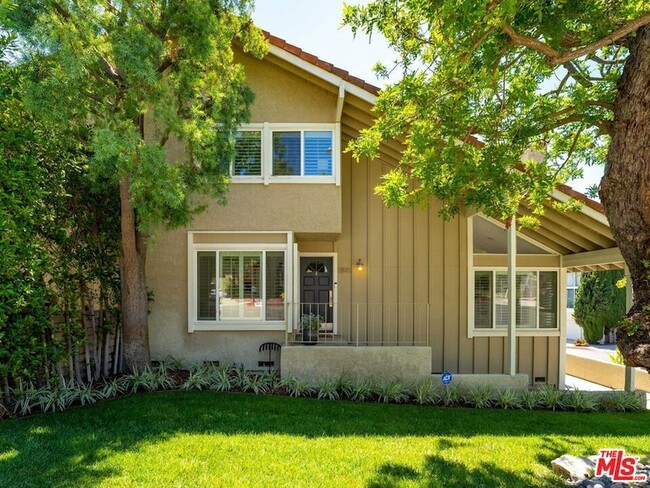 Building Photo - 2898 Woodwardia Dr