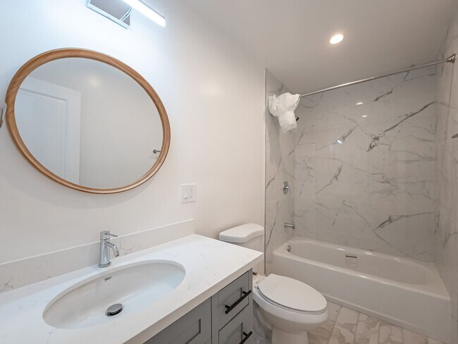 Building Photo - Newly Renovated 4BR Lamanda Park Units!