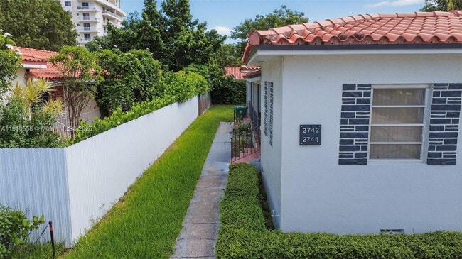 Building Photo - 2744 SW 23rd Terrace