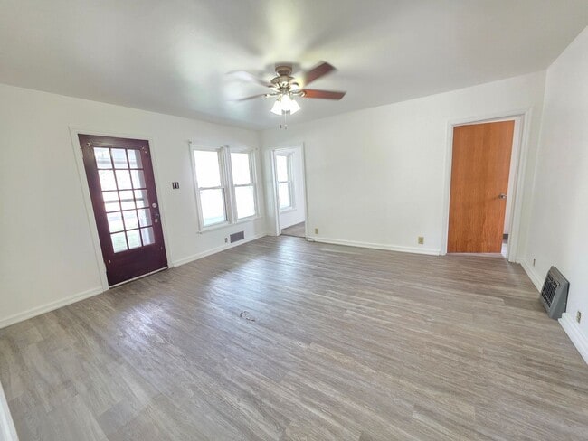 Building Photo - 4 Bed 2 Bath Single Family Home in Wiscons...