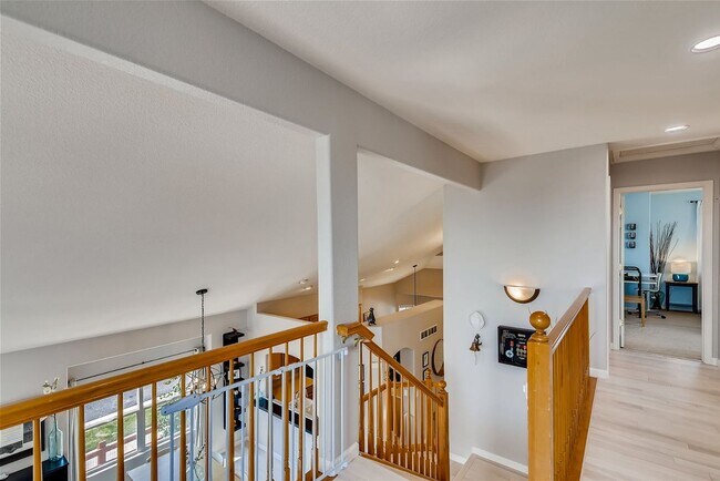 Building Photo - Beautiful 5 Bed 3.5 Bath Home In An Amazin...