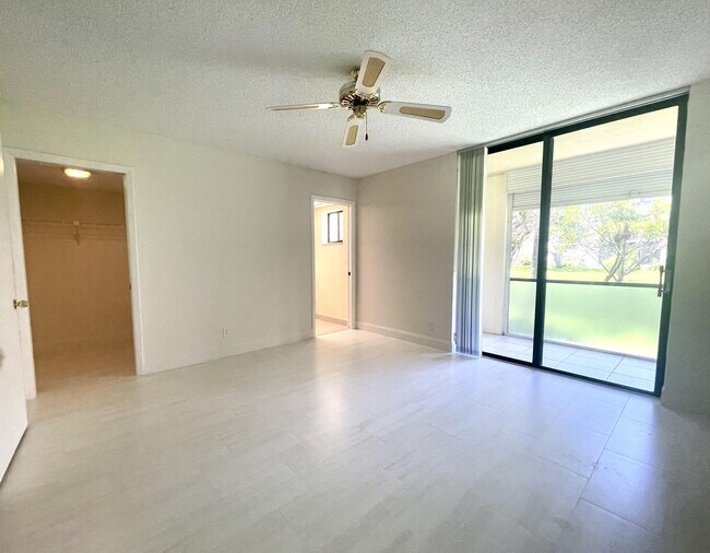 Building Photo - 5130 Las Verdes Cir