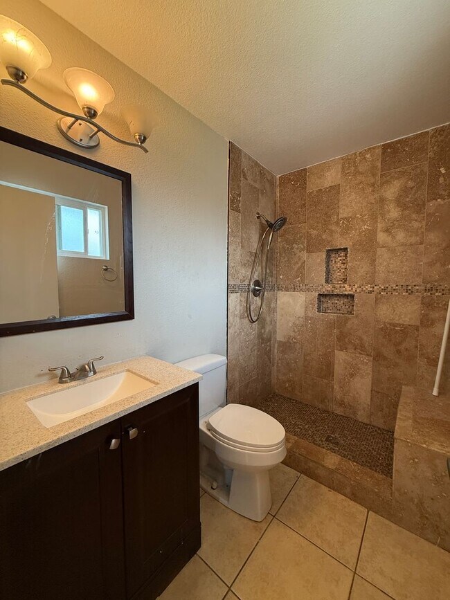 Building Photo - Knoell Mesa for rent!