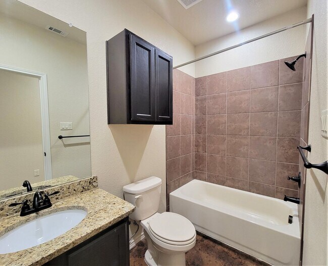 Building Photo - Serene Haven: Beautiful Duplex Living in N...