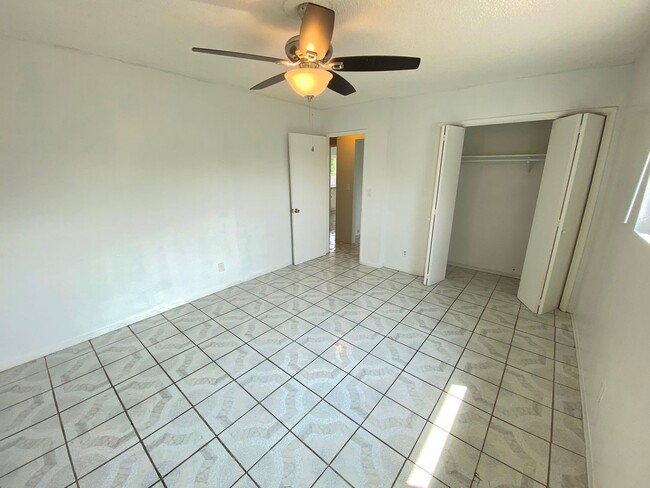 Building Photo - **Large 4 Bedroom, 2 Bathroom in East LA**