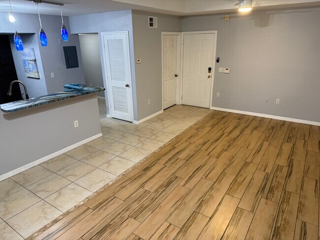 Building Photo - 2950 Viscaya Pl