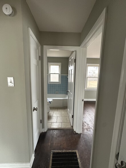 Building Photo - 2018 Raven Dr