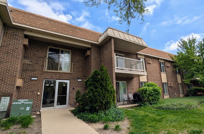 Primary Photo - 432 N Wilke Rd