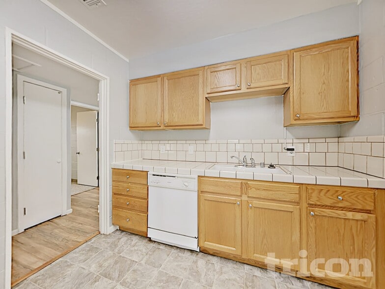 Building Photo - 5307 Esmeralda St