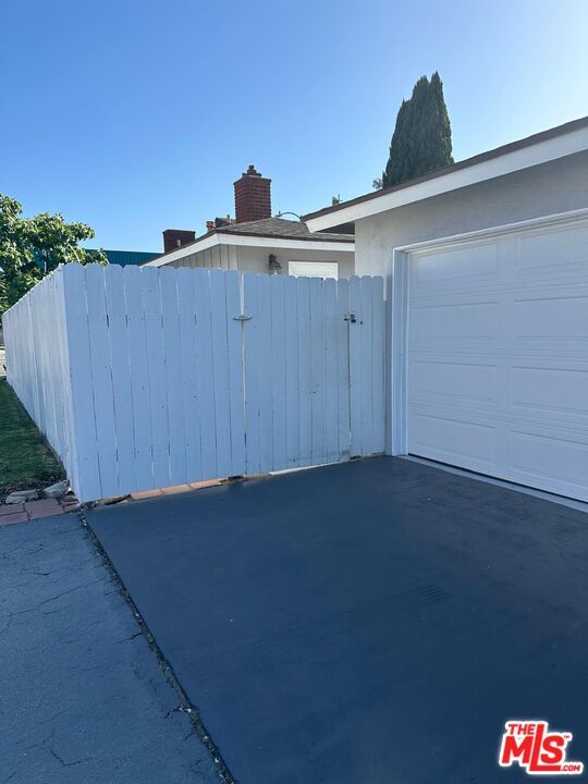 Building Photo - 2903 W Carson St