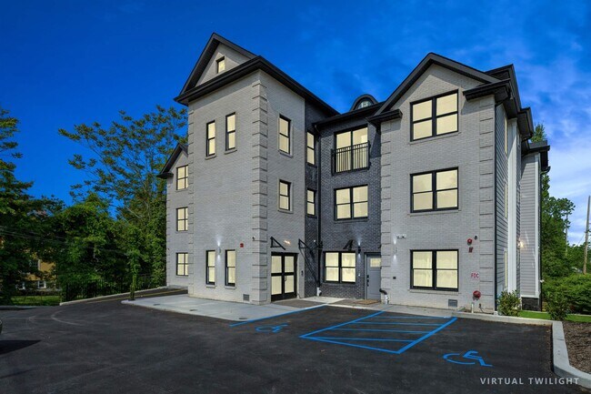 Building Photo - 446 Grand Ave