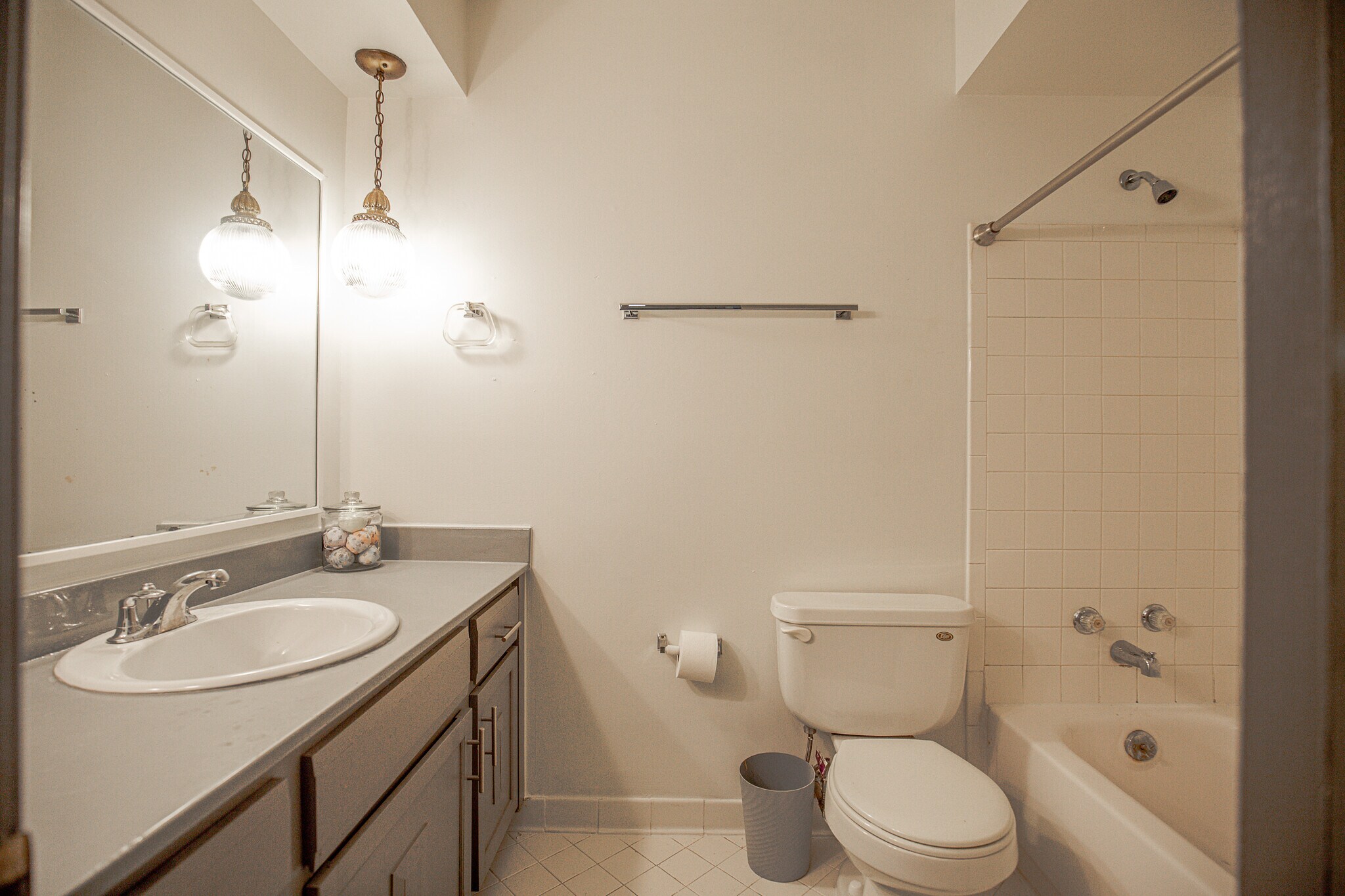 Building Photo - 6711 S Richmond Ave