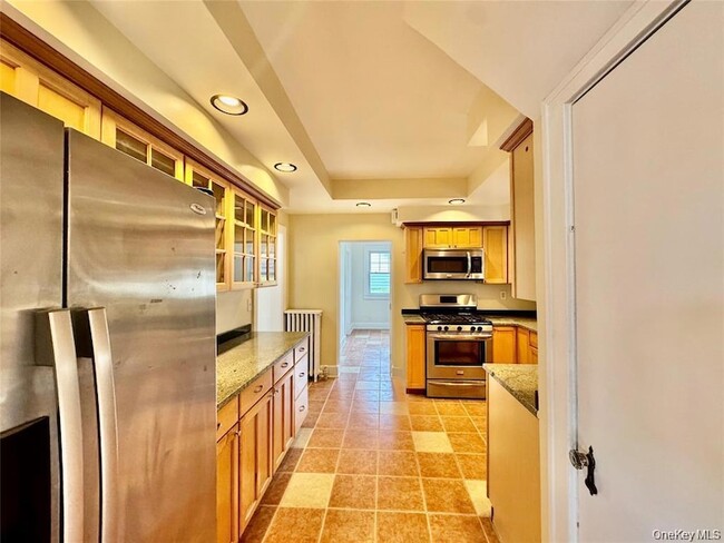 Building Photo - 73 Watkins Ave