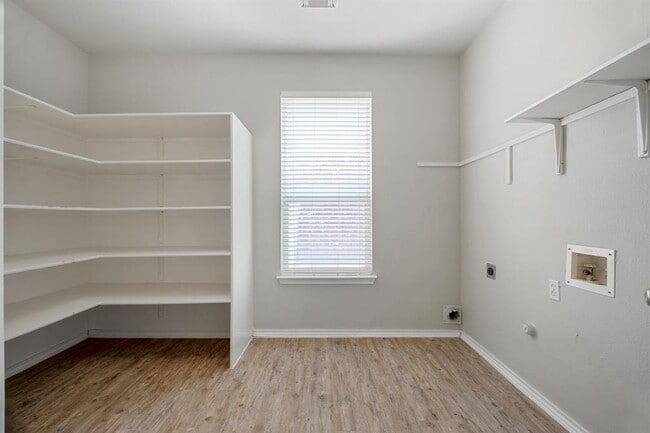 Building Photo - 4229 Kingsburg Dr