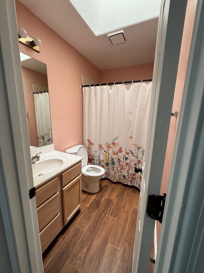 Building Photo - $700 off first months rent** Welcome to your new home sweet home in the charming Los Colinas area!