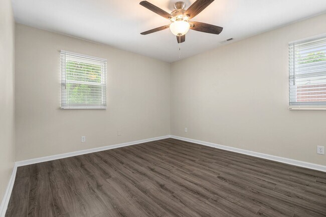 Building Photo - Single Family Home- Walking Distance to NC...