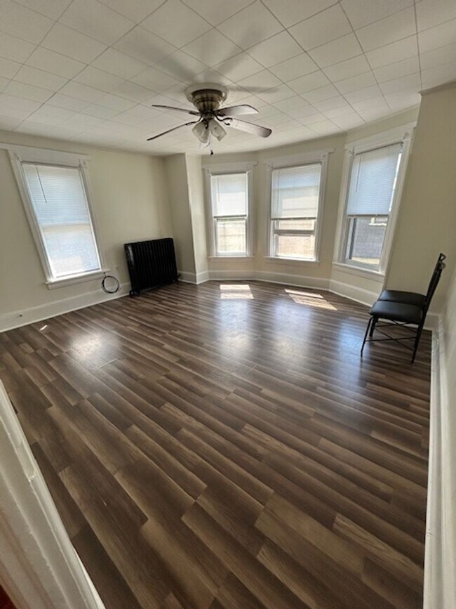 Building Photo - Spacious 2-Bedroom Apartment with Bonus Room – $850/month