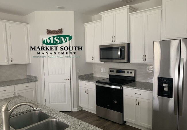 Building Photo - SOUTHSIDE ~ THE COVE AT BRADLEY POINTE
