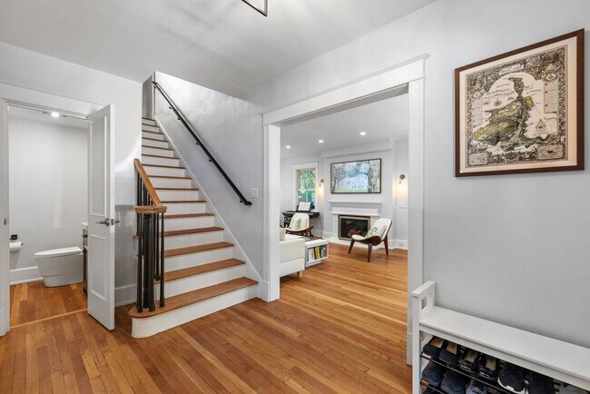 Building Photo - *Beautifully Updated & Spacious 4BD/3.5BA ...