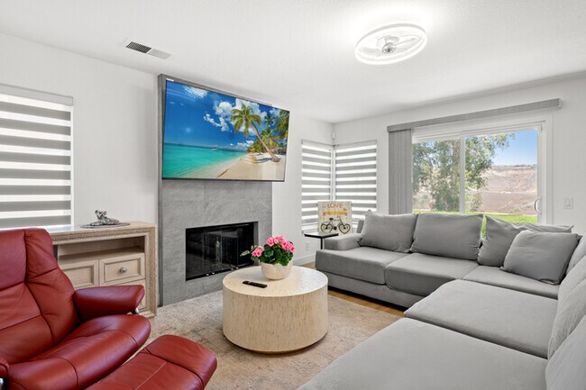 Building Photo - Luxe Spacious Home Near Parks Fully Equipped
