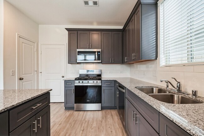 Building Photo - 16523 Pine Arrow Dr