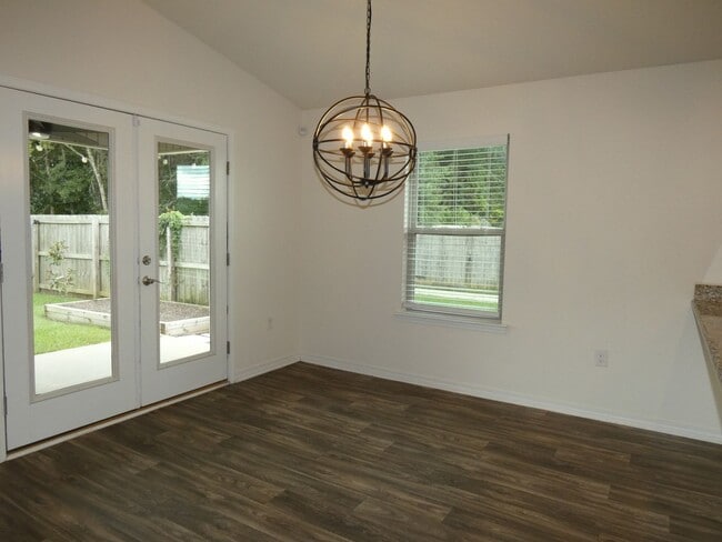 Building Photo - 5637 Peach Dr
