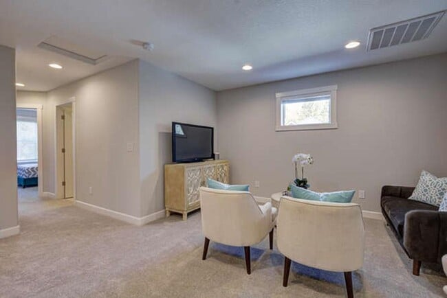Building Photo - 3 Bed,2.5 Bath Townhome at the Landing At Salmon Creek
