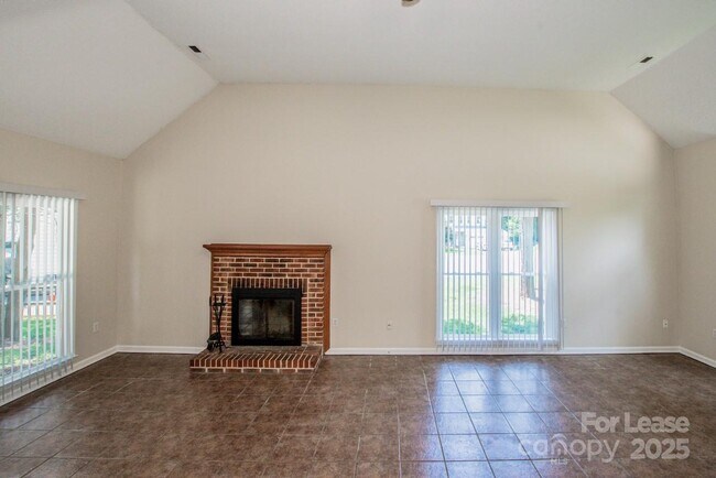 Building Photo - 169 Southhaven Dr