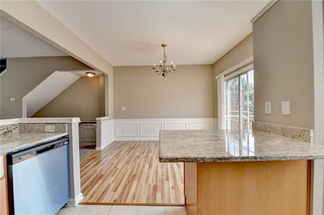 Building Photo - 4020 Edgecomb Dr