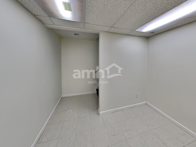 Building Photo - 837 Avalon Dr