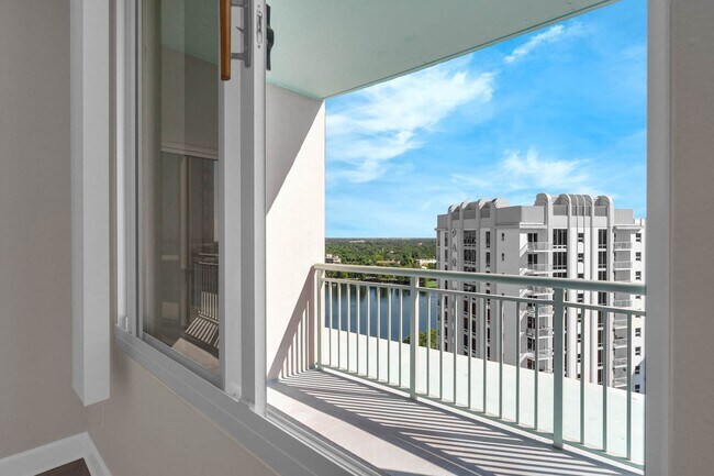 Building Photo - “Luxury, Location, Lifestyle — All at The Waverly”