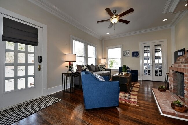 Building Photo - 418 E Myrtle St