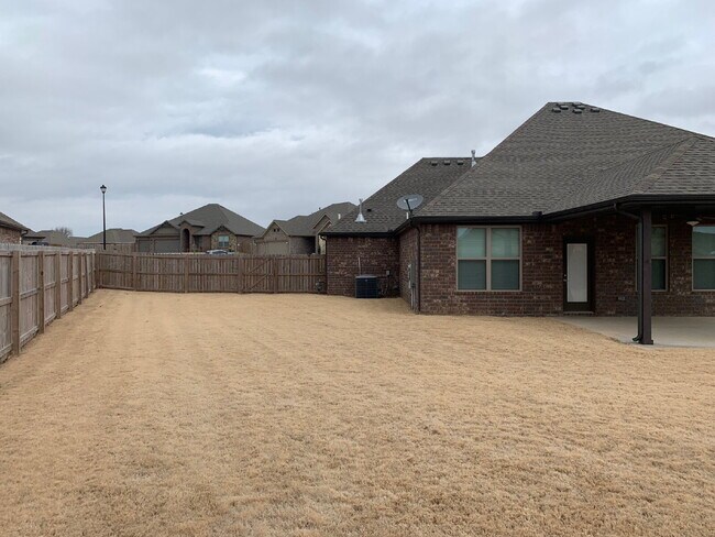 Building Photo - 1513 Crestwood Hills Ln
