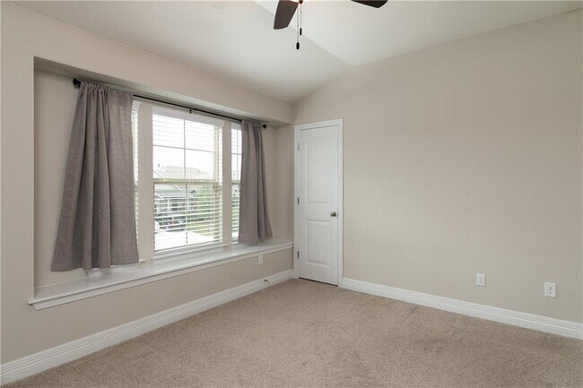 Building Photo - 104 Auburn Cove