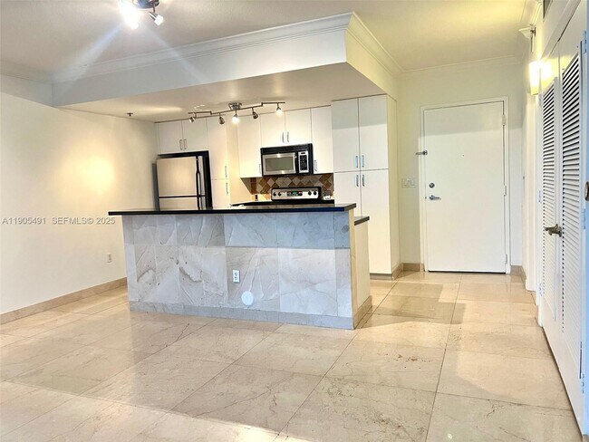 Building Photo - 1401 SW 22nd St