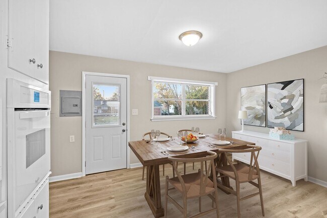 Interior Photo - SH302-Chamberlain Oaks Apartments (CHO)