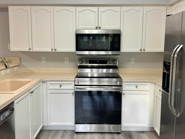 Building Photo - 2216 White Pine Cir